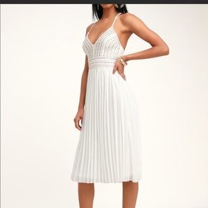 Lulus Delectable Delilah White pleated midi dress